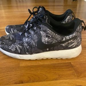Roshe Run Aloha Print Cool Grey